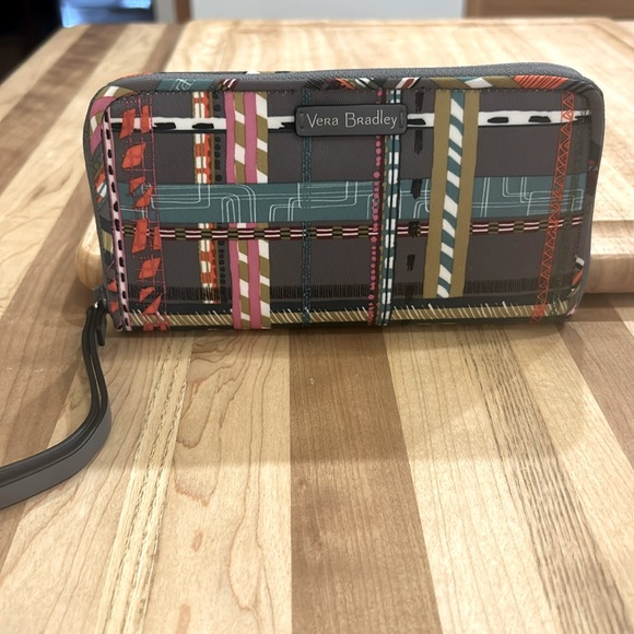 Vera Bradley Handbags - Vera Bradley Midtown RFID Wristlet Wallet in City Plaid Pattern. NWT
